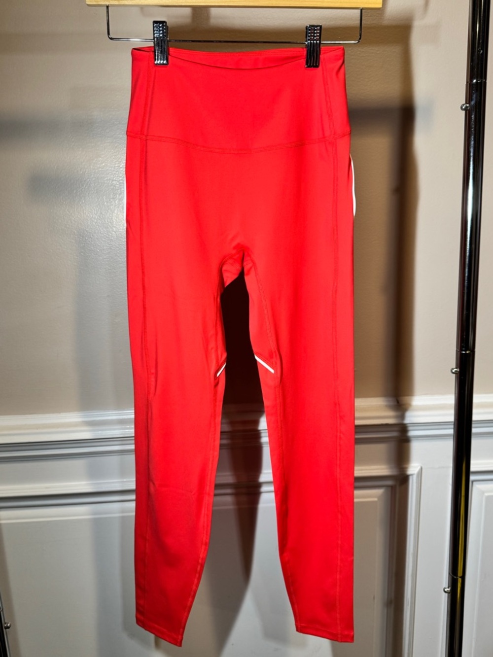 High-Rise Red Heart-Detail Leggings - Picture 2 of 4